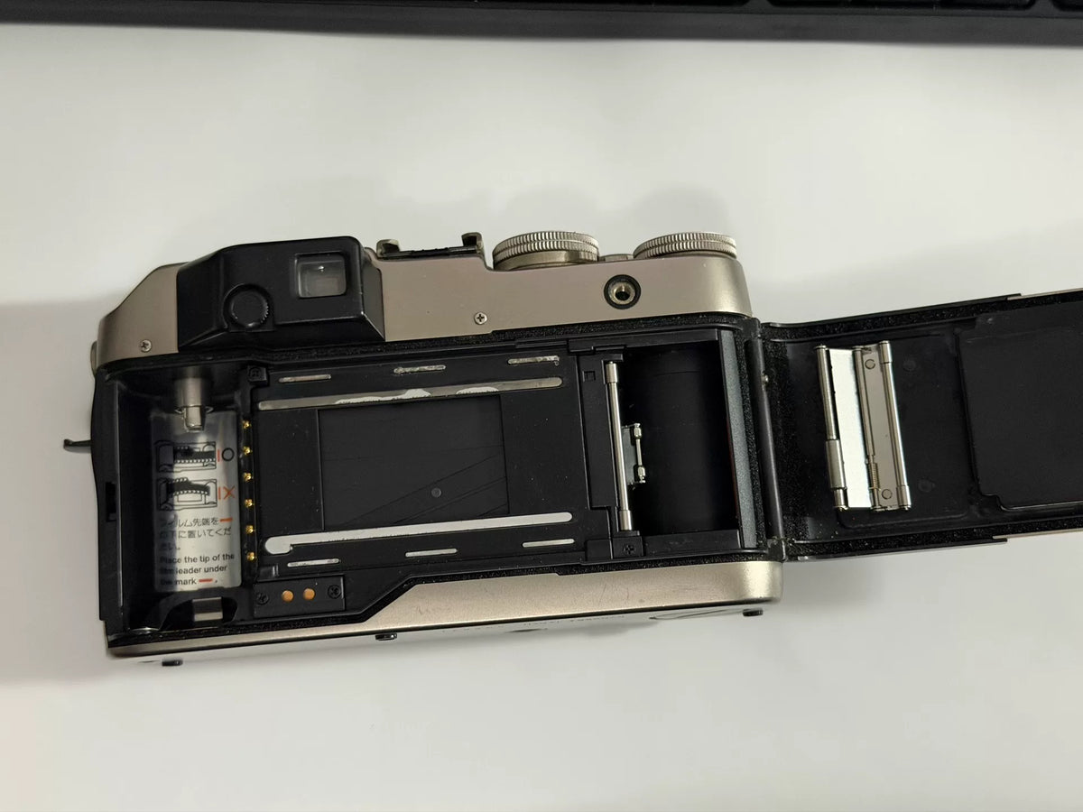 [Pre-owned] Contax G1 — Titanium Body Only