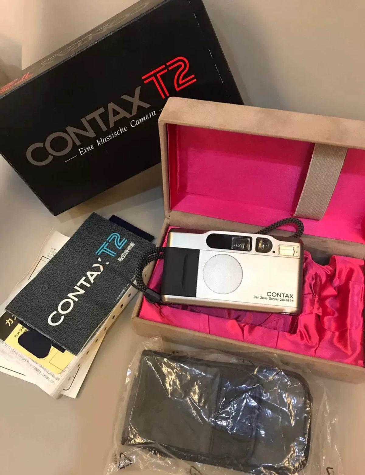 [Pre-owned] Contax T2 — with Box and Leather Case