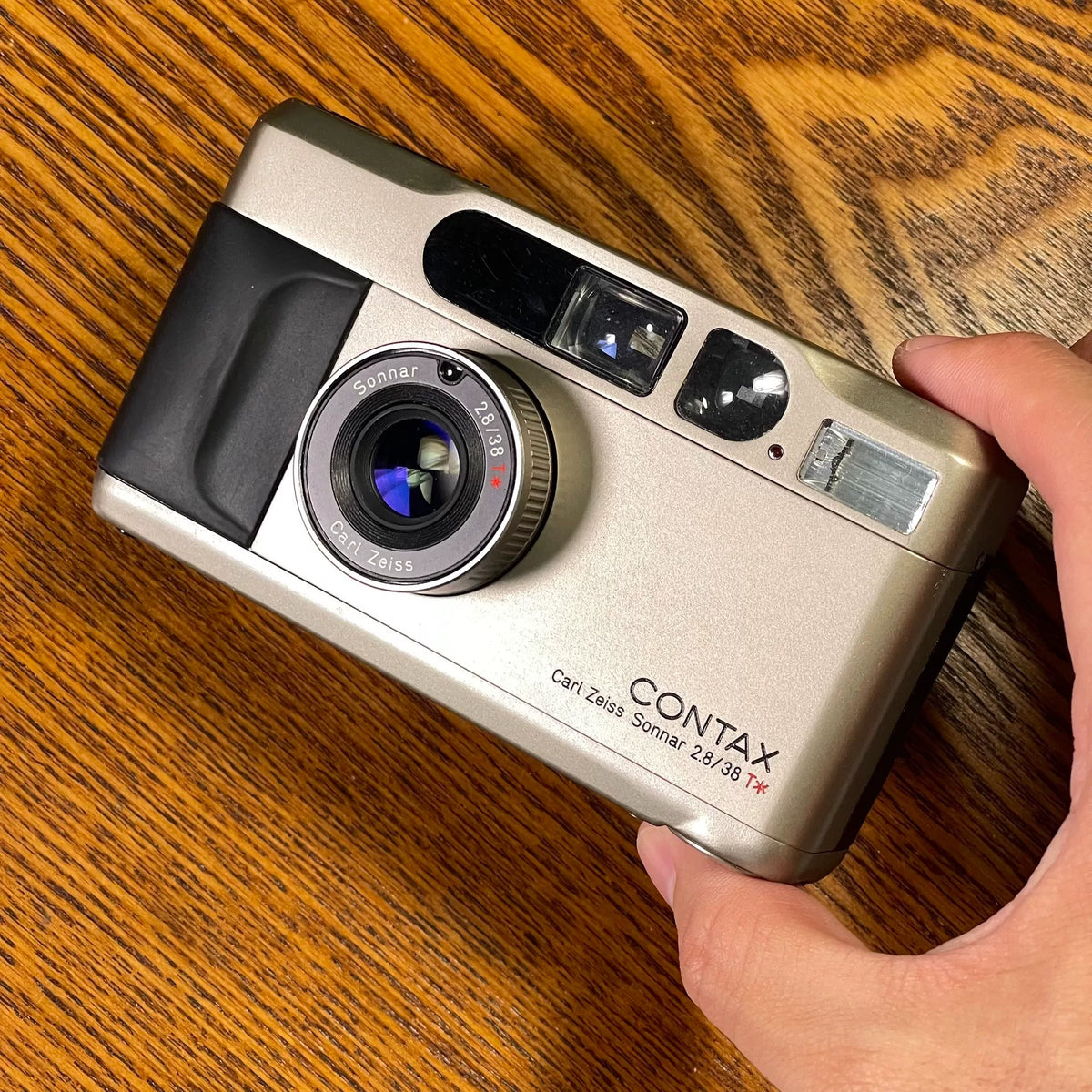 [Pre-owned] Contax T2 — Titanium, with Battery