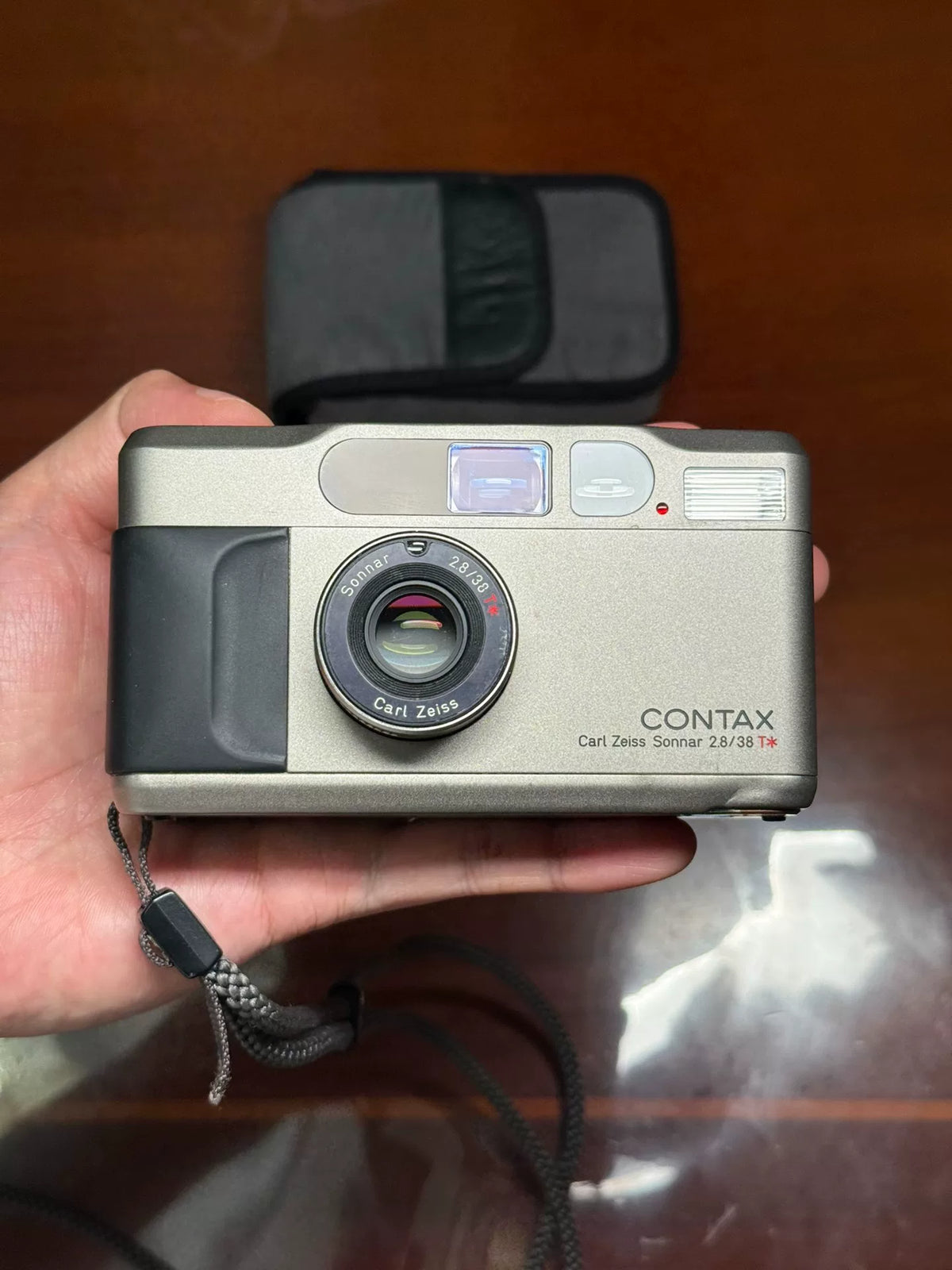 [Pre-owned] Contax T2 — with Data Back and Leather Pouch