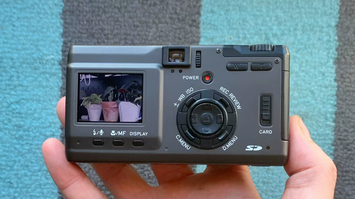 [Pre-owned] Contax TVS Digital — with Case, Remote and Accessories