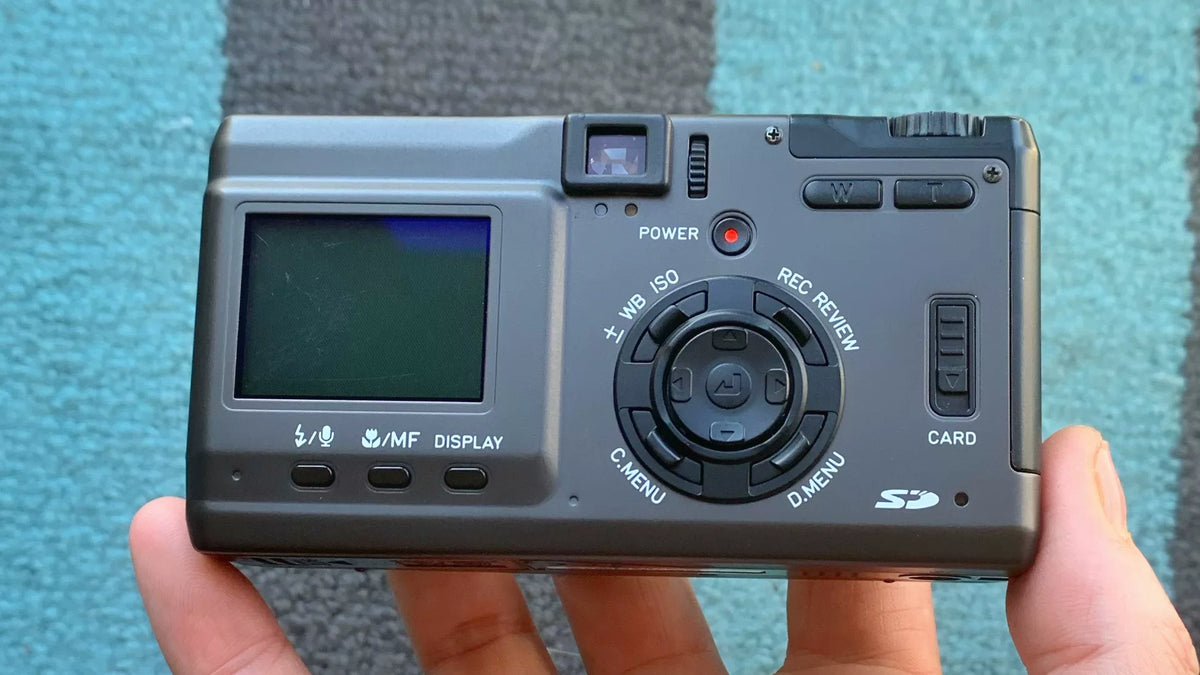 [Pre-owned] Contax TVS Digital — with Case, Remote and Accessories