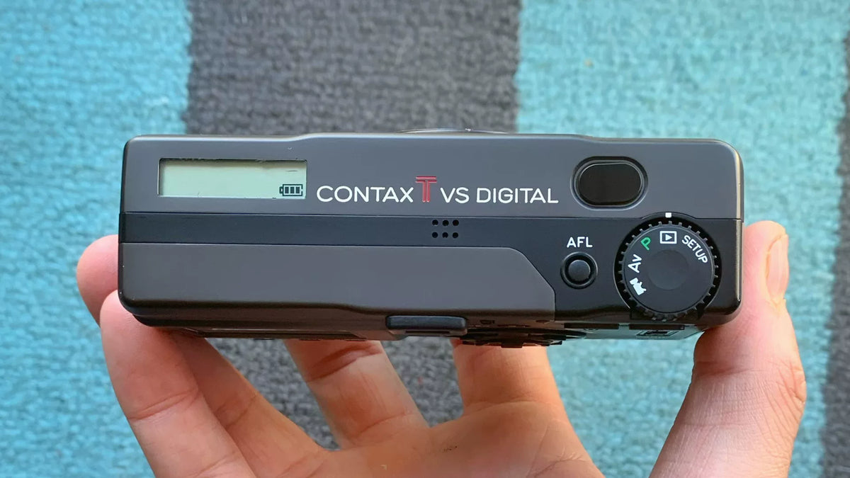 [Pre-owned] Contax TVS Digital — with Case, Remote and Accessories