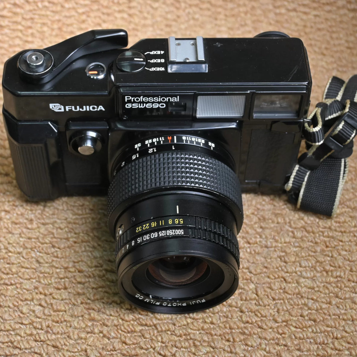[Pre-owned] Fujifilm GSW690 (First Generation) — 6x9 with Fixed 65mm Lens