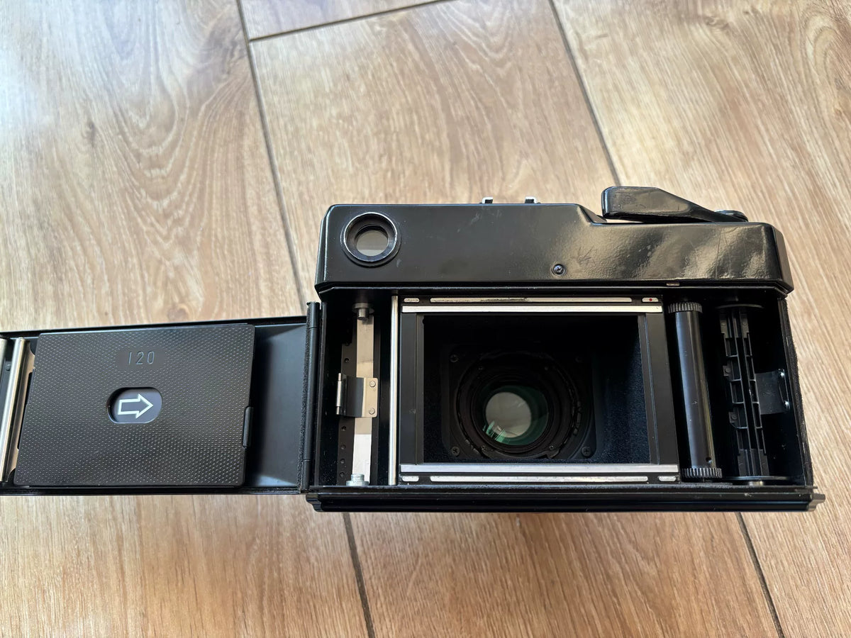 [Pre-owned] Fujifilm GW690 (First Generation) — 6x9 Rangefinder, 90mm f/3.5