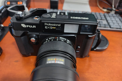 [Pre-owned] Fujifilm GSW690II — 6x9 with 65mm f/5.6 Wide Lens