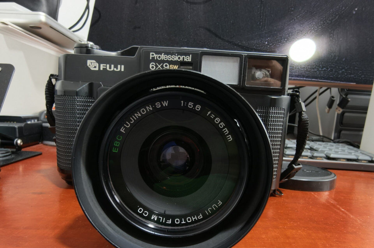 [Pre-owned] Fujifilm GSW690II — 6x9 with 65mm f/5.6 Wide Lens