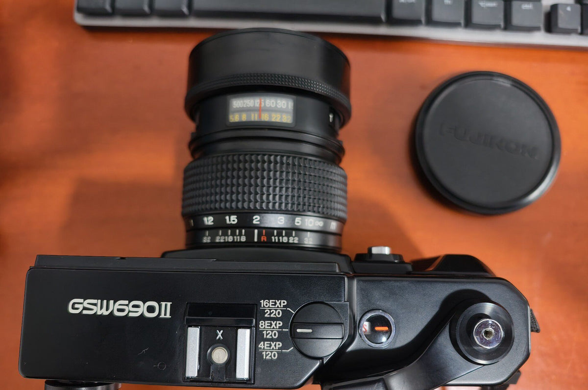 [Pre-owned] Fujifilm GSW690II — 6x9 with 65mm f/5.6 Wide Lens