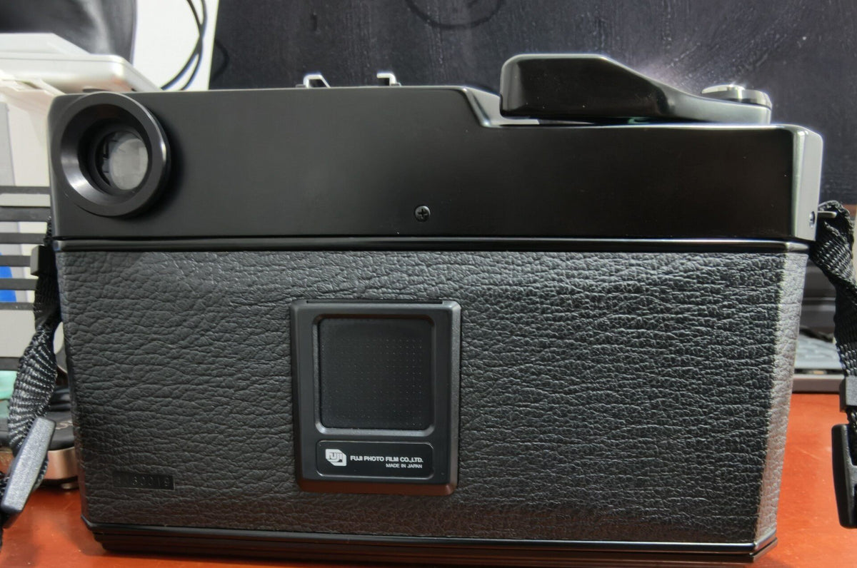 [Pre-owned] Fujifilm GSW690II — 6x9 with 65mm f/5.6 Wide Lens