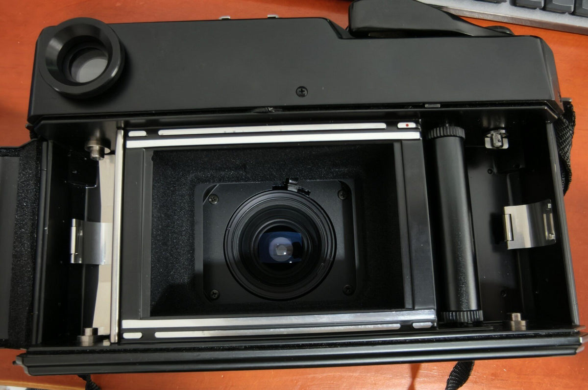 [Pre-owned] Fujifilm GSW690II — 6x9 with 65mm f/5.6 Wide Lens