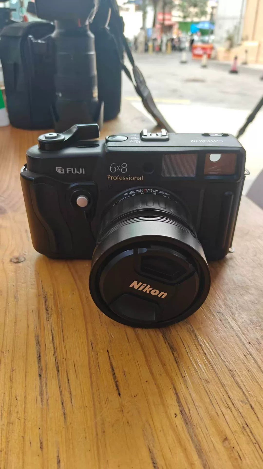 [Pre-owned] Fujifilm GW680III — Black, with Lens Cap and Strap