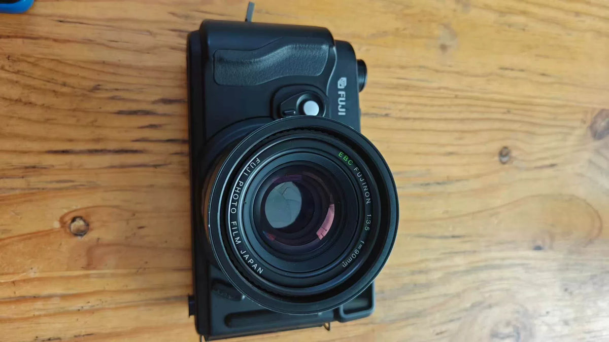 [Pre-owned] Fujifilm GW680III — Black, with Lens Cap and Strap