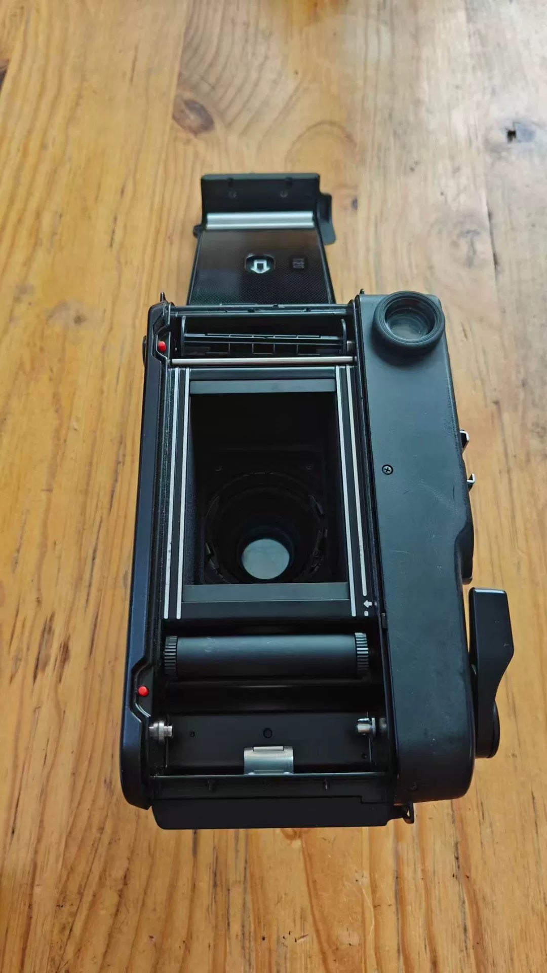 [Pre-owned] Fujifilm GW680III — Black, with Lens Cap and Strap