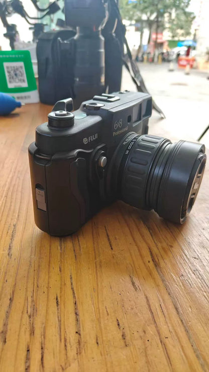 [Pre-owned] Fujifilm GW680III — Black, with Lens Cap and Strap