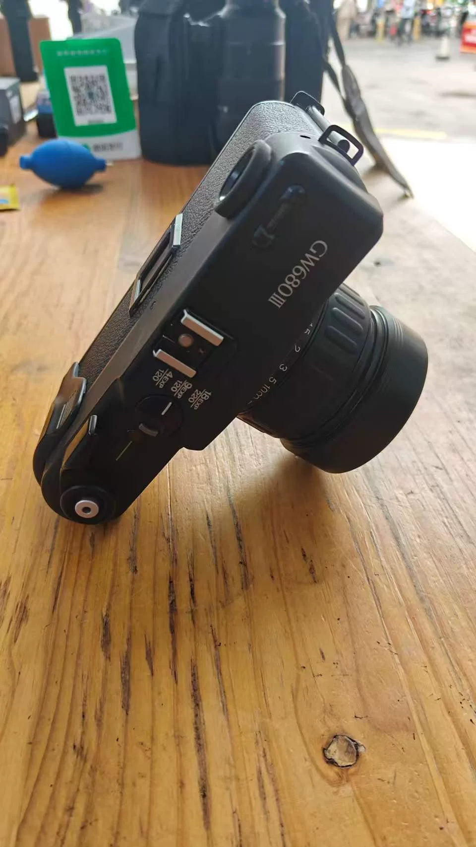 [Pre-owned] Fujifilm GW680III — Black, with Lens Cap and Strap
