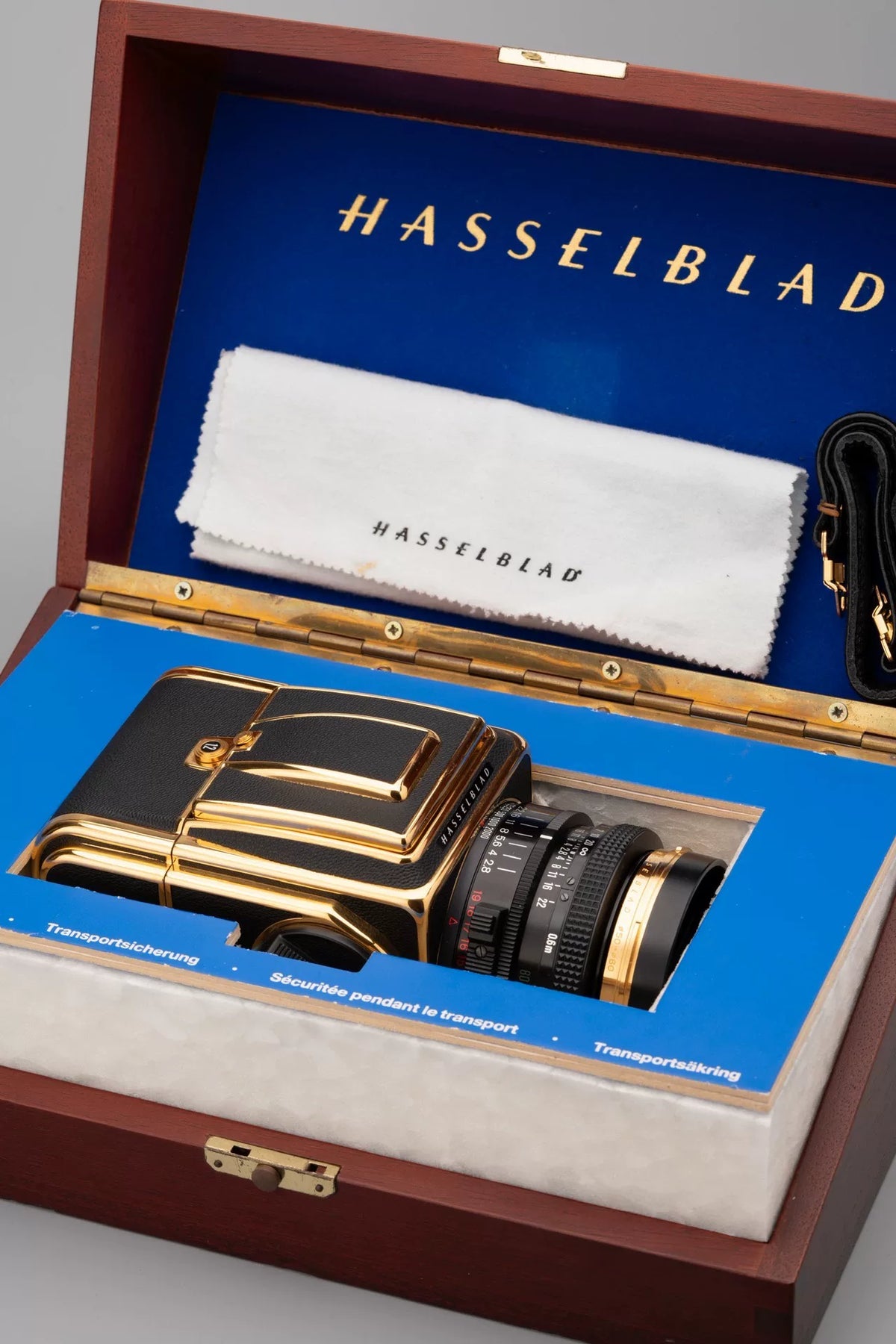 [Pre-owned] Hasselblad 2000FC/M Gold — 100 Years Edition with Planar 80mm f/2.8