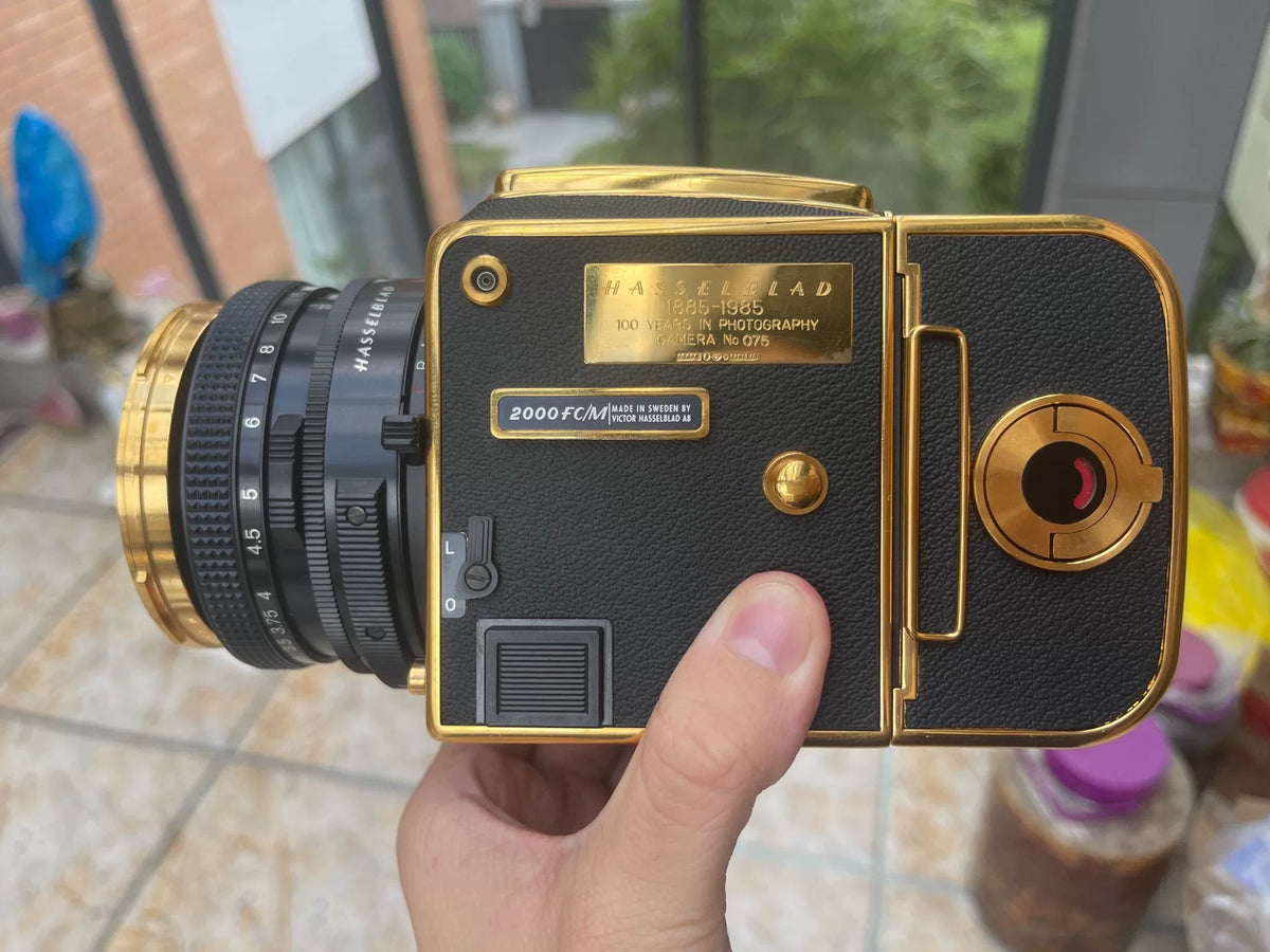 [Unused] Hasselblad 2000FC/M Gold — No. 075 of 500 with Planar 80mm f/2.8