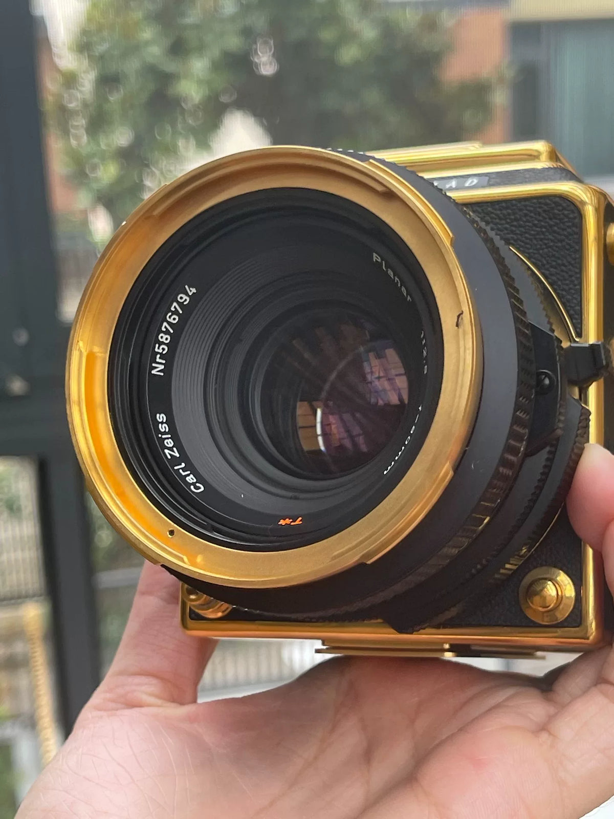[Unused] Hasselblad 2000FC/M Gold — No. 075 of 500 with Planar 80mm f/2.8