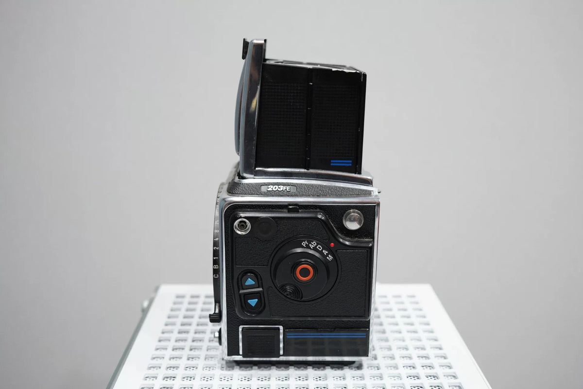 [Pre-owned] Hasselblad 203FE — Body with Acute Matte Screen and Waist-Level Finder
