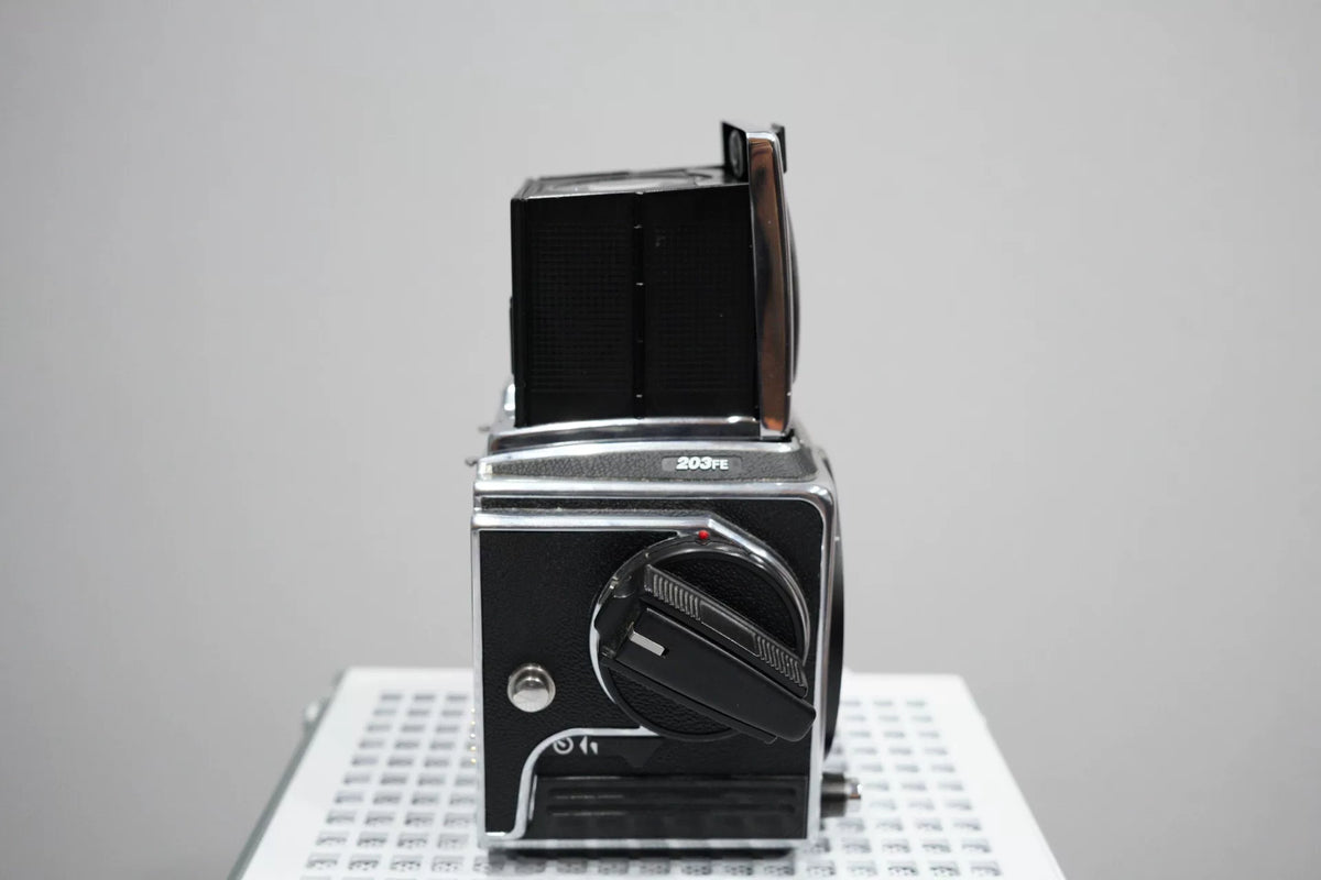 [Pre-owned] Hasselblad 203FE — Body with Acute Matte Screen and Waist-Level Finder