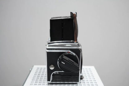 [Pre-owned] Hasselblad 203FE — Body with Acute Matte Screen and Waist-Level Finder