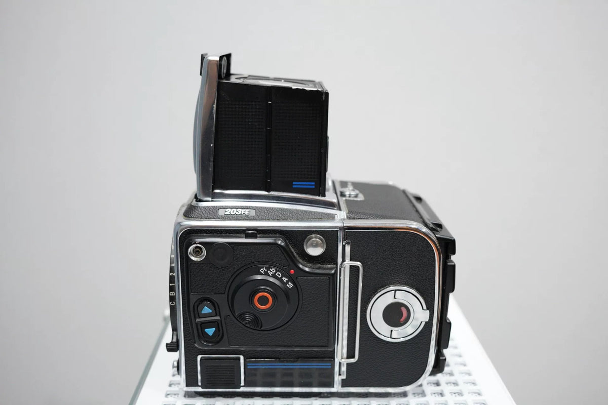 [Pre-owned] Hasselblad 203FE — with Distagon 50mm f/2.8 and A12 Back