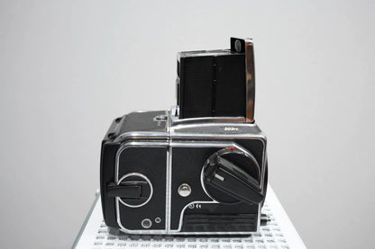 [Pre-owned] Hasselblad 203FE — with Distagon 50mm f/2.8 and A12 Back