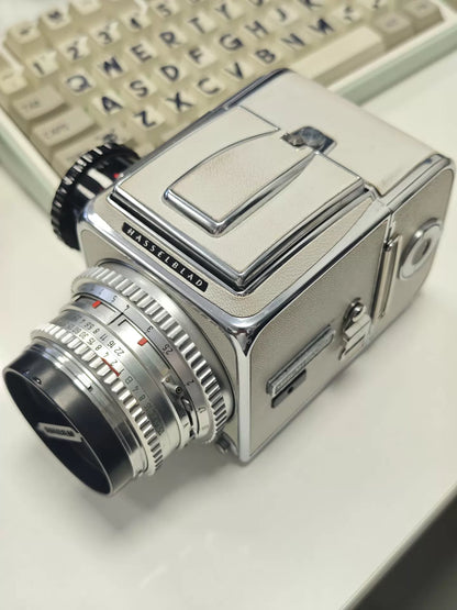 [Pre-owned] Hasselblad 500C/M — Modified White Covering