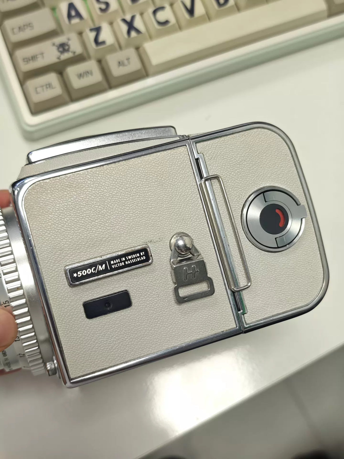 [Pre-owned] Hasselblad 500C/M — Modified White Covering