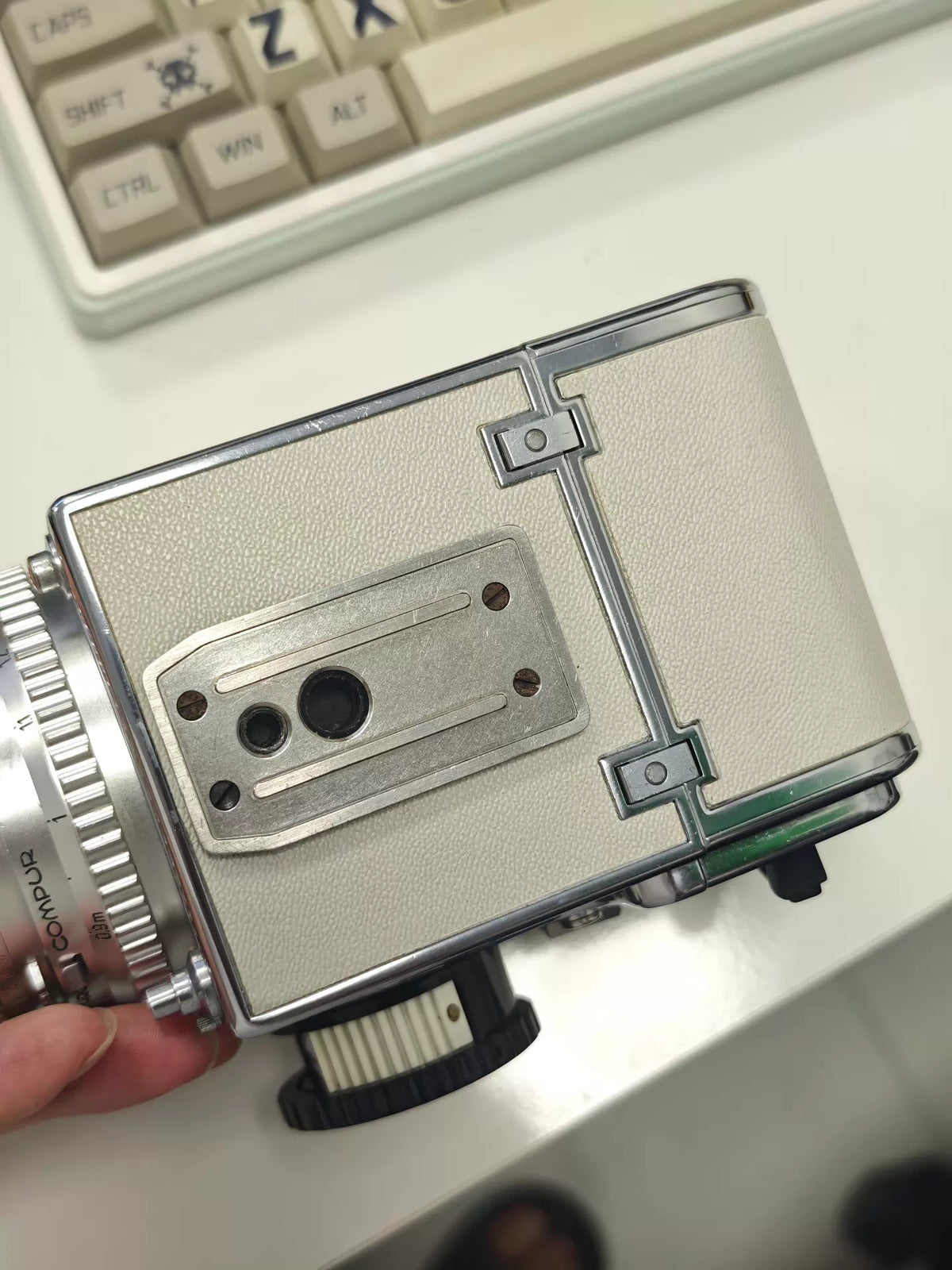 [Pre-owned] Hasselblad 500C/M — Modified White Covering