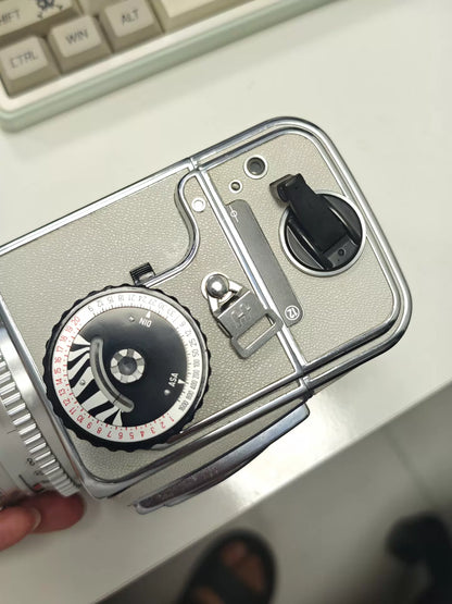 [Pre-owned] Hasselblad 500C/M — Modified White Covering