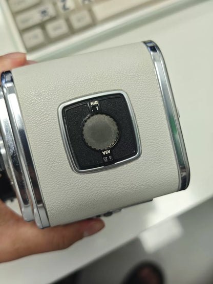 [Pre-owned] Hasselblad 500C/M — Modified White Covering