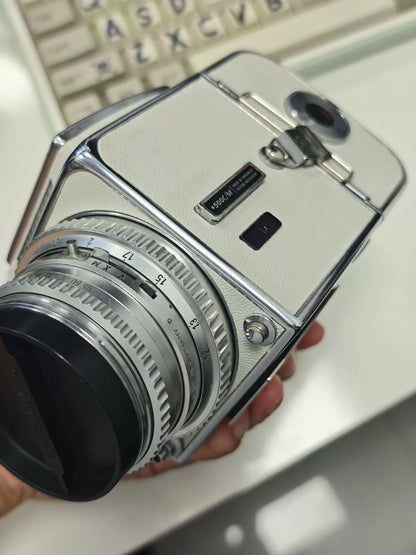 [Pre-owned] Hasselblad 500C/M — Modified White Covering