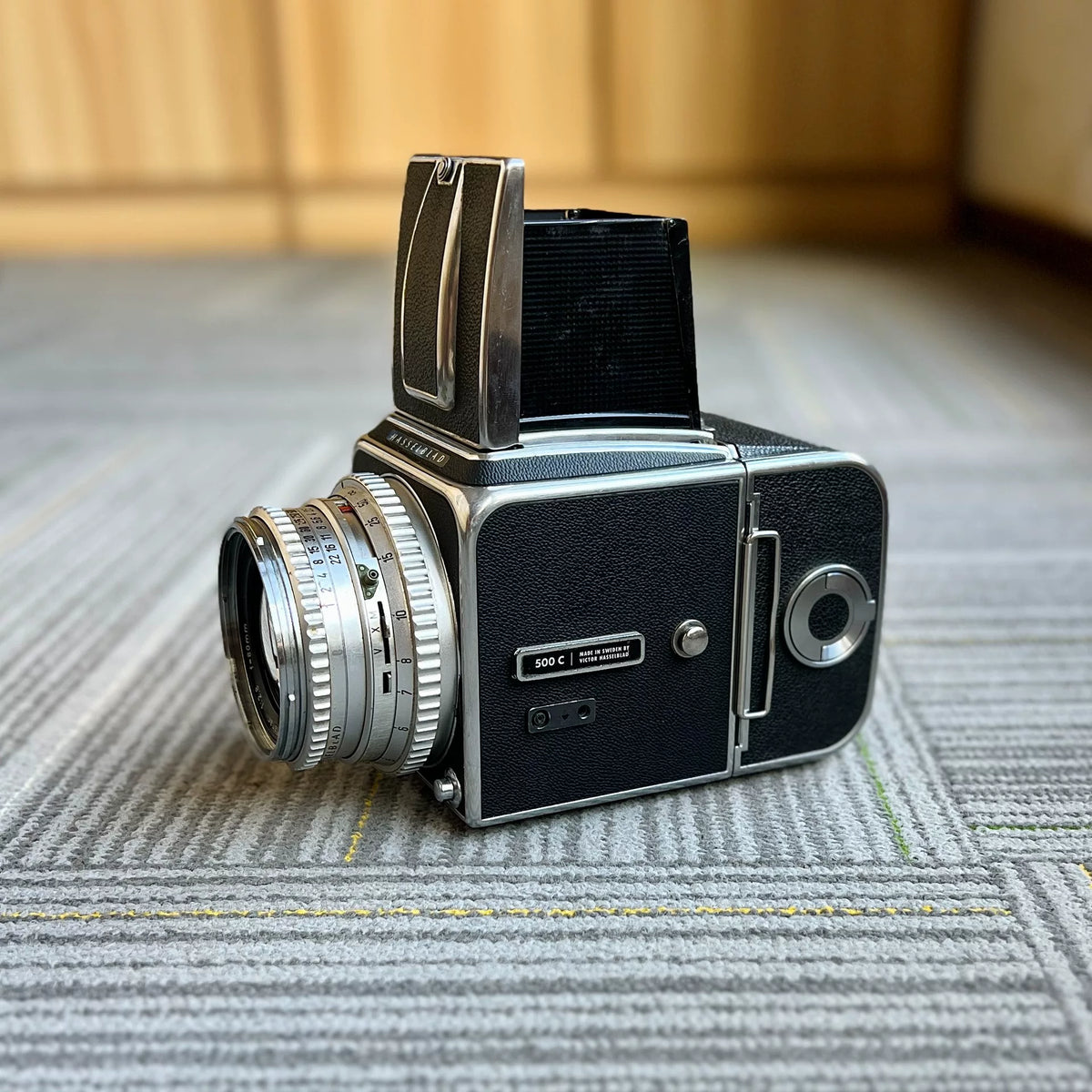 [Pre-owned] Hasselblad 500C — with Chrome Planar C 80mm f/2.8 and C12 Back