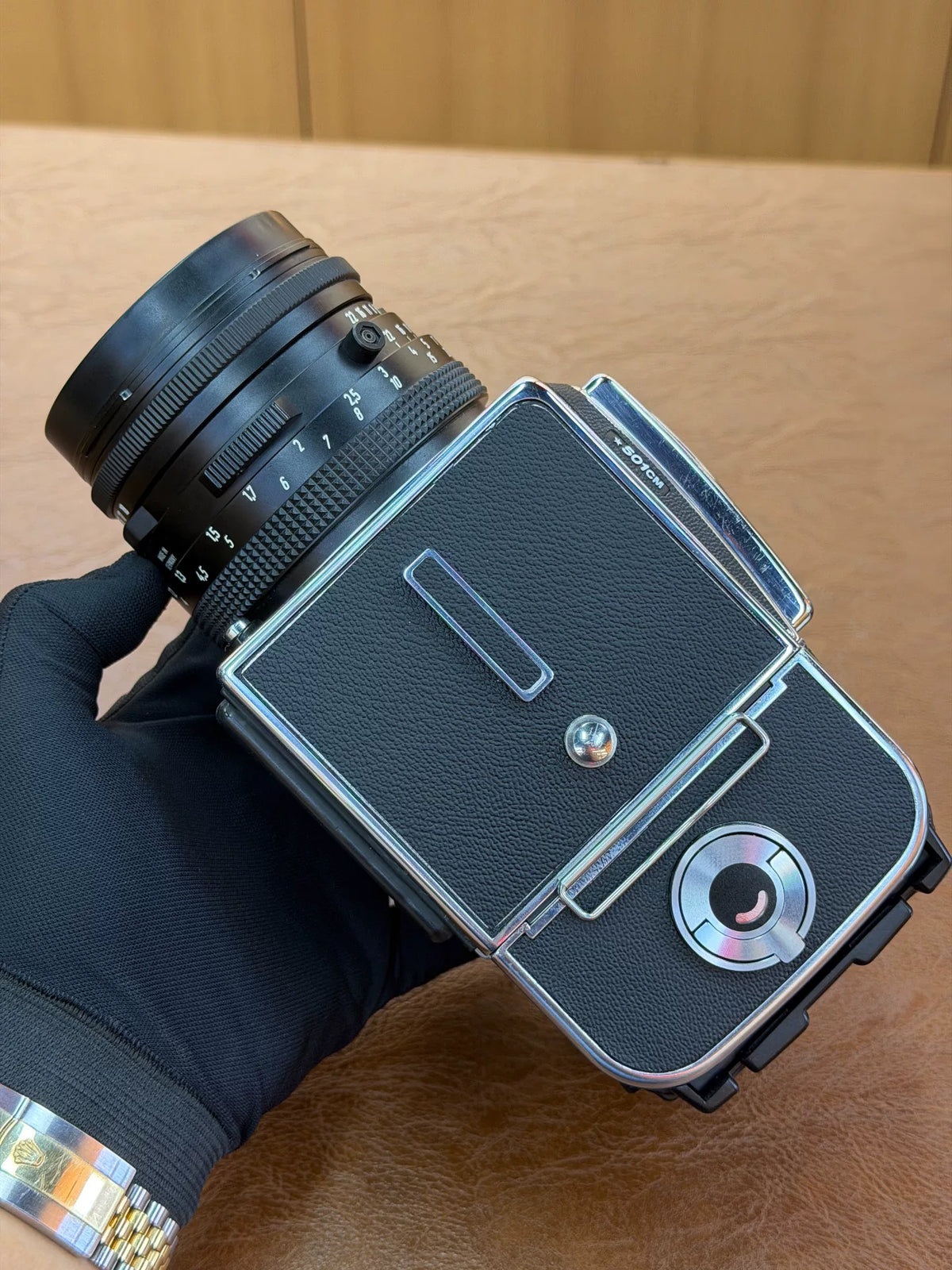 [Pre-owned] Hasselblad 501CM — with Planar C 80mm f/2.8, A12 Back and Acute-Matte D