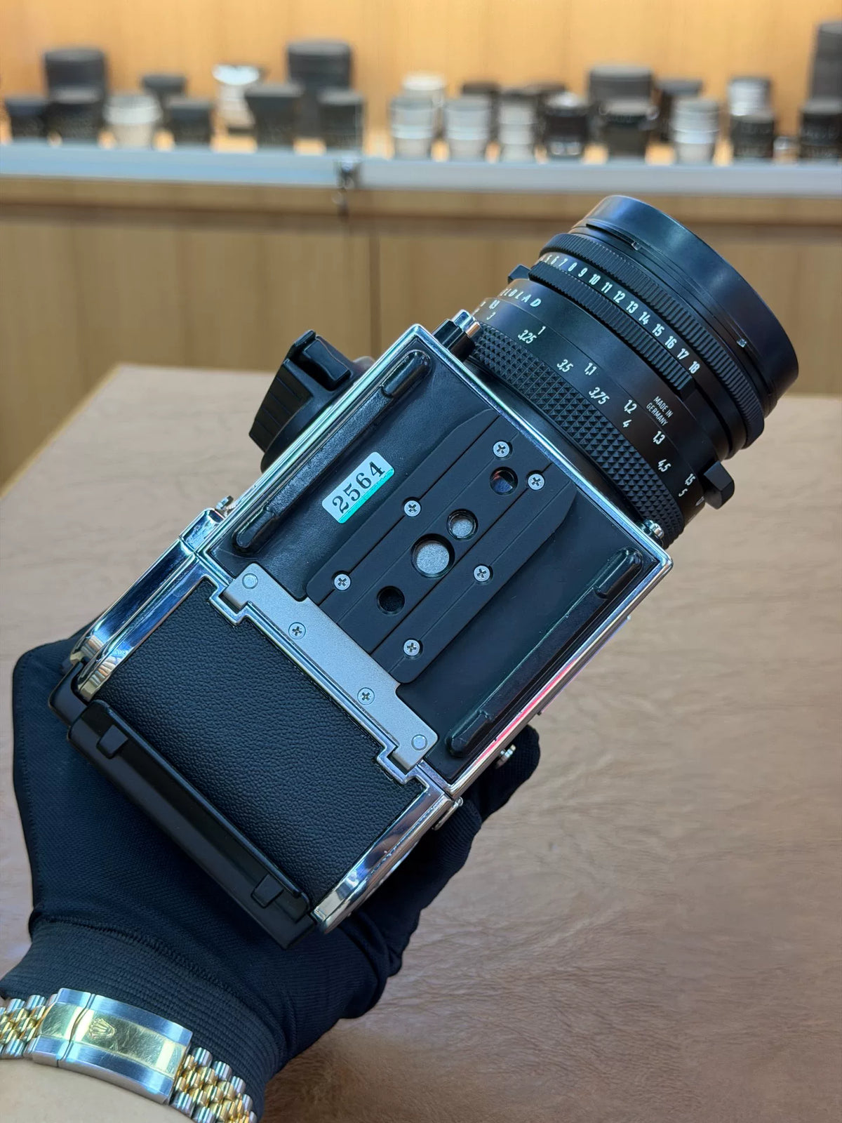 [Pre-owned] Hasselblad 501CM — with Planar C 80mm f/2.8, A12 Back and Acute-Matte D