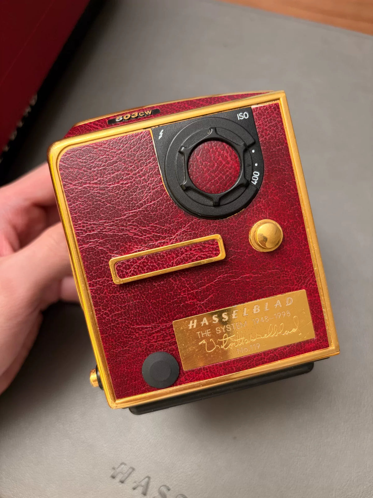 [Pre-owned] Hasselblad 503CW Gold Supreme No. 119 — with Planar CF 80mm f/2.8 and A12