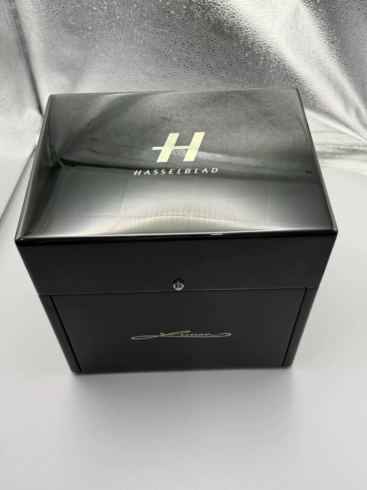 [Unused] Hasselblad Lunar Carbon Fiber Limited Edition — with 18-55mm Lens, Boxed