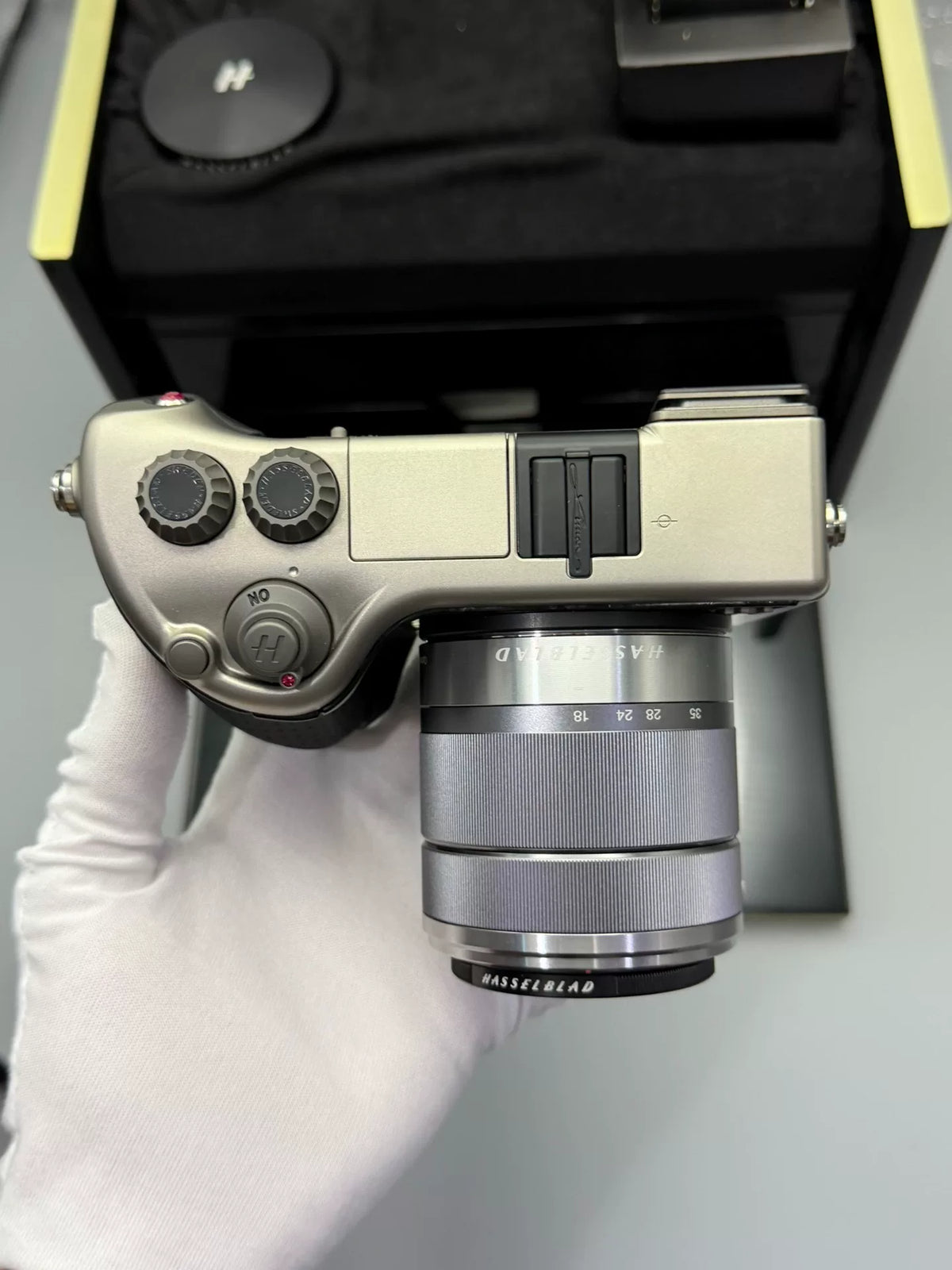 [Unused] Hasselblad Lunar Carbon Fiber Limited Edition — with 18-55mm Lens, Boxed