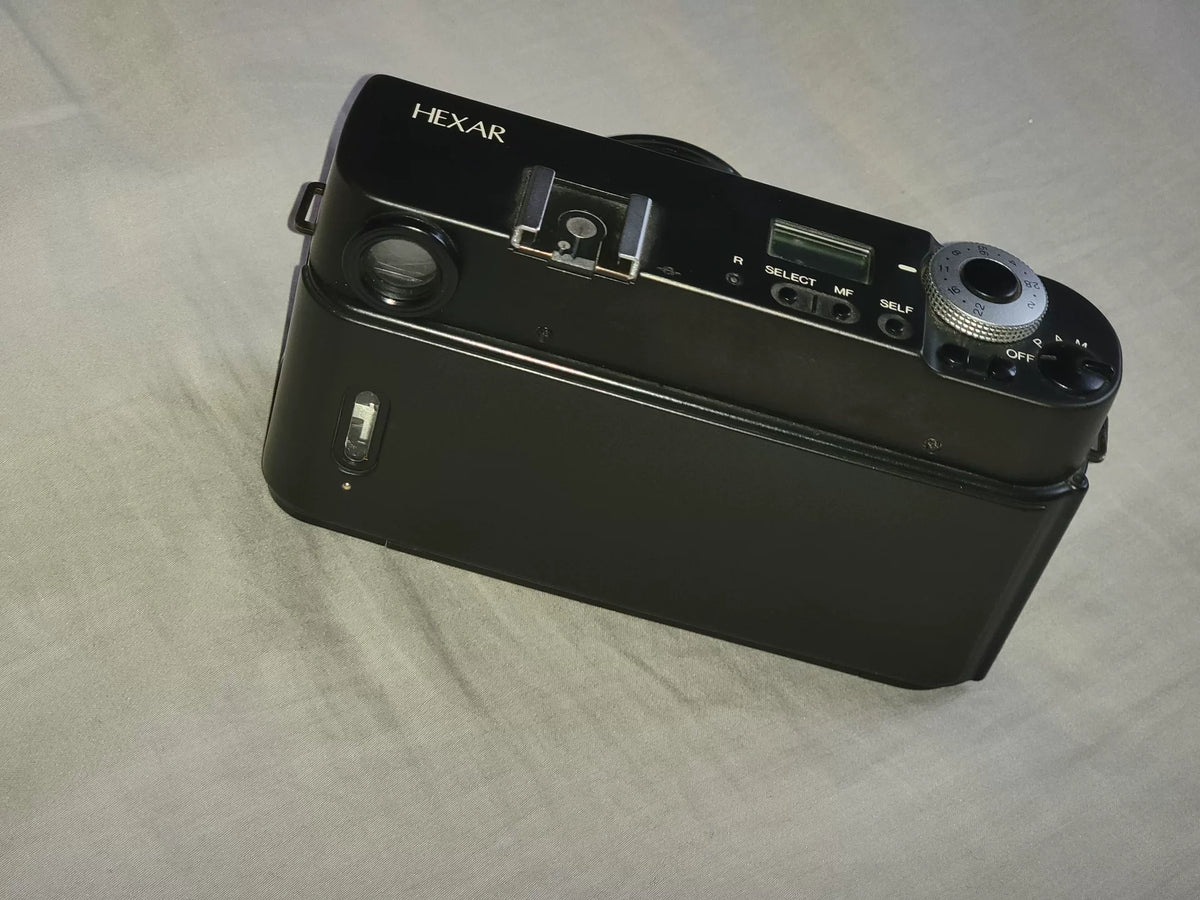 [Pre-owned] Konica Hexar AF — 35mm f/2, Filters and Two Batteries Included