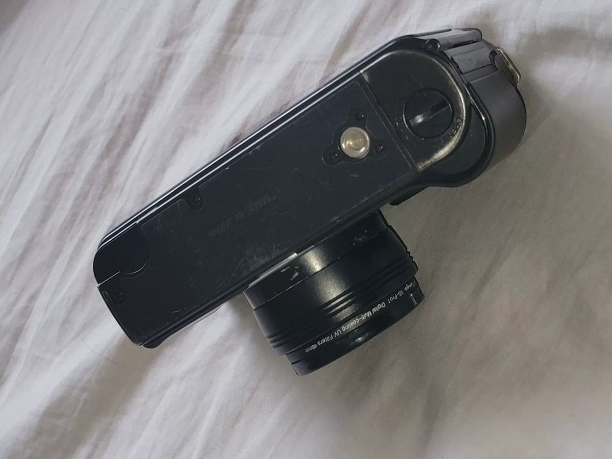 [Pre-owned] Konica Hexar AF — 35mm f/2, Filters and Two Batteries Included