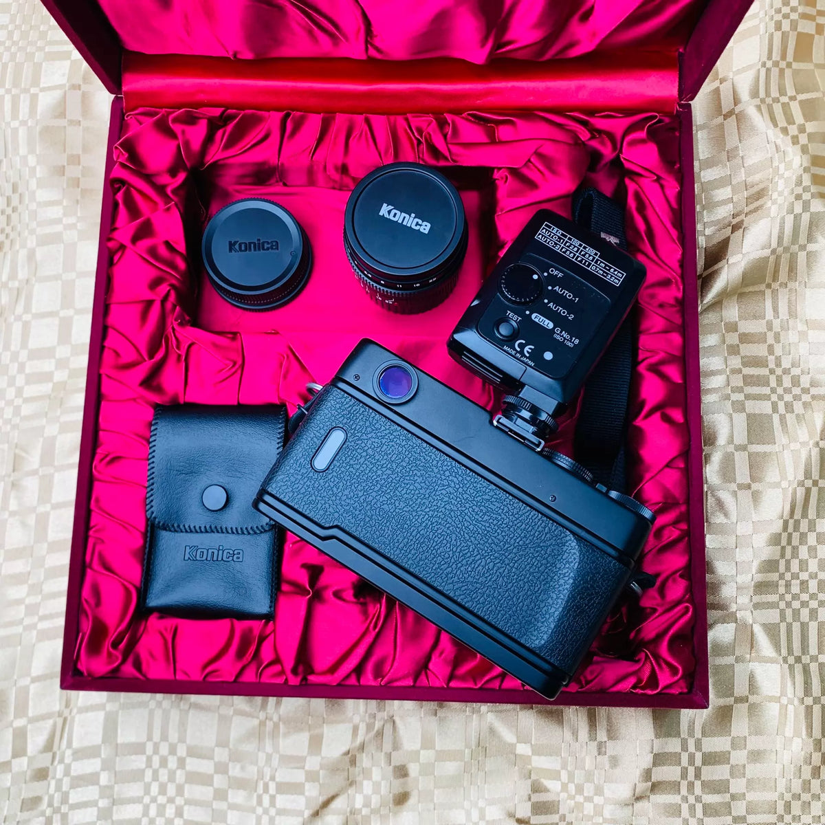 [Pre-owned] Konica Hexar RF Black — with 50mm f/2, 28mm f/2.8 Lenses and HX-18W Flash