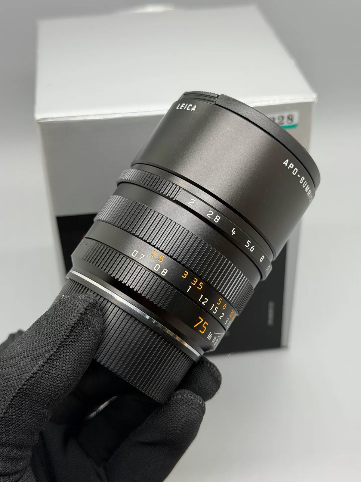 [Pre-owned] Leica APO-Summicron-M 75mm f/2 ASPH (11637) — with Box