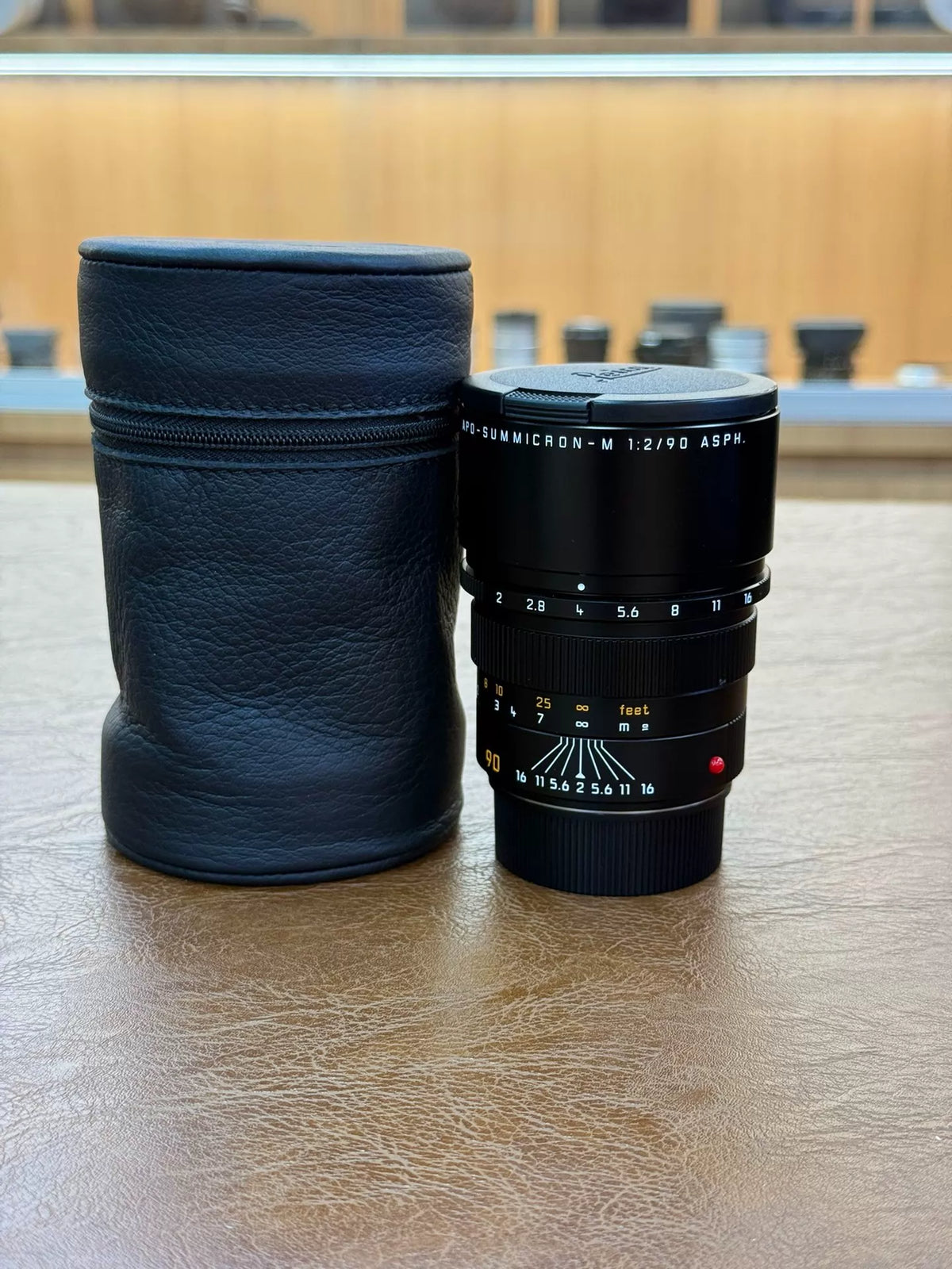 [Pre-owned] Leica APO-Summicron-M 90mm f/2 ASPH — Black, with Leather Case