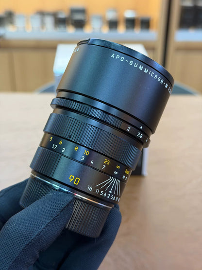[Pre-owned] Leica APO-Summicron-M 90mm f/2 ASPH Black (11884) — 6-Bit, with Box
