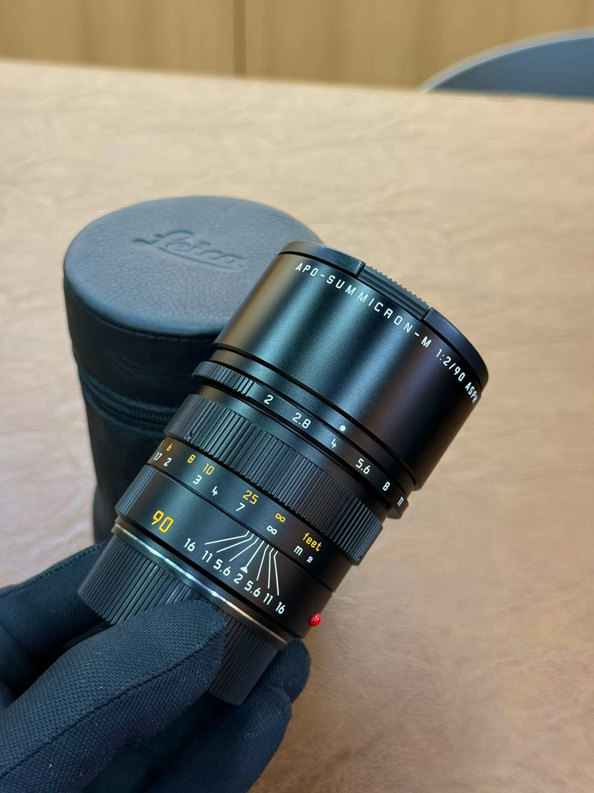 [Pre-owned] Leica APO-Summicron-M 90mm f/2 ASPH — Black, with Leather Case