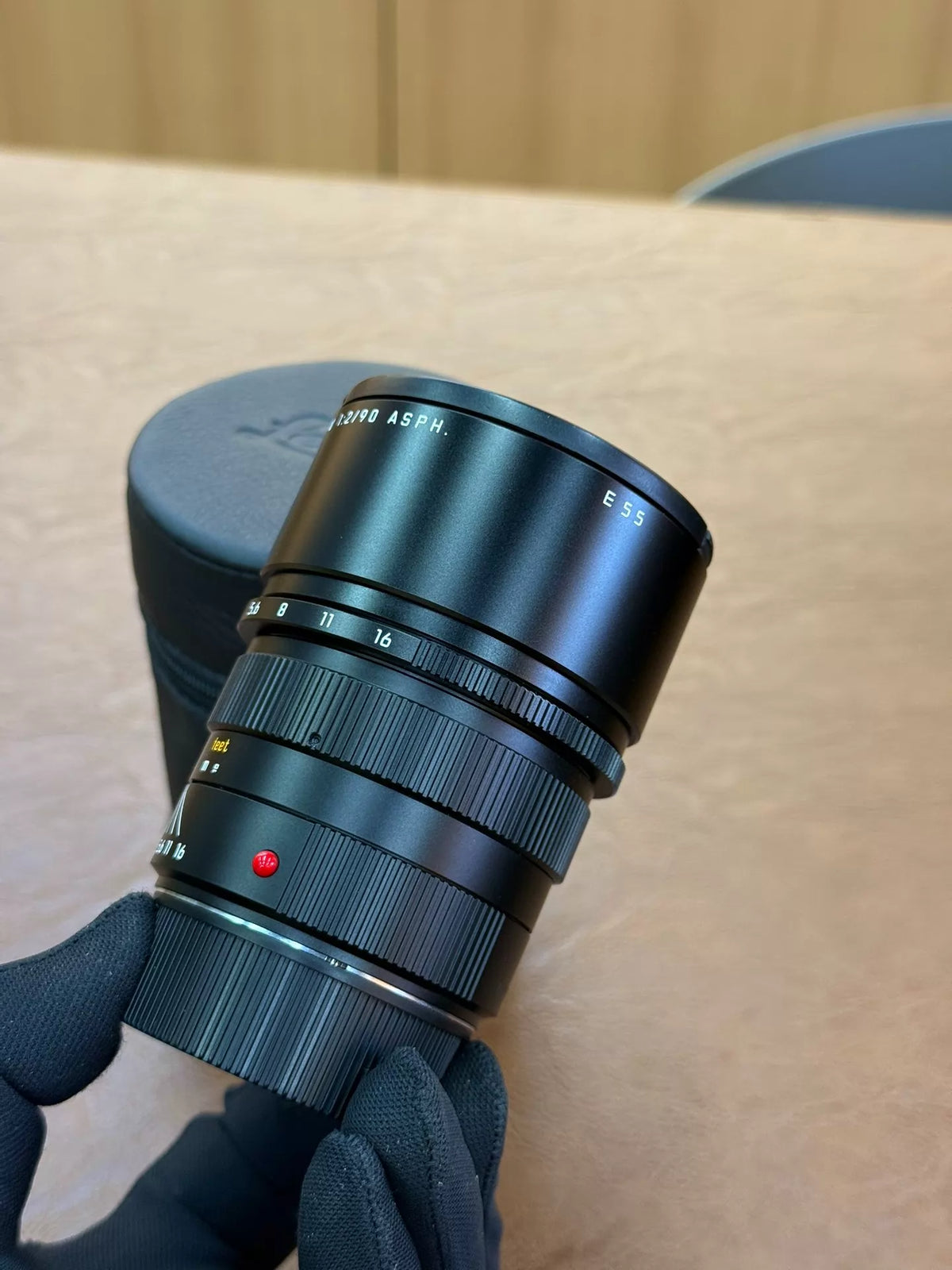 [Pre-owned] Leica APO-Summicron-M 90mm f/2 ASPH — Black, with Leather Case