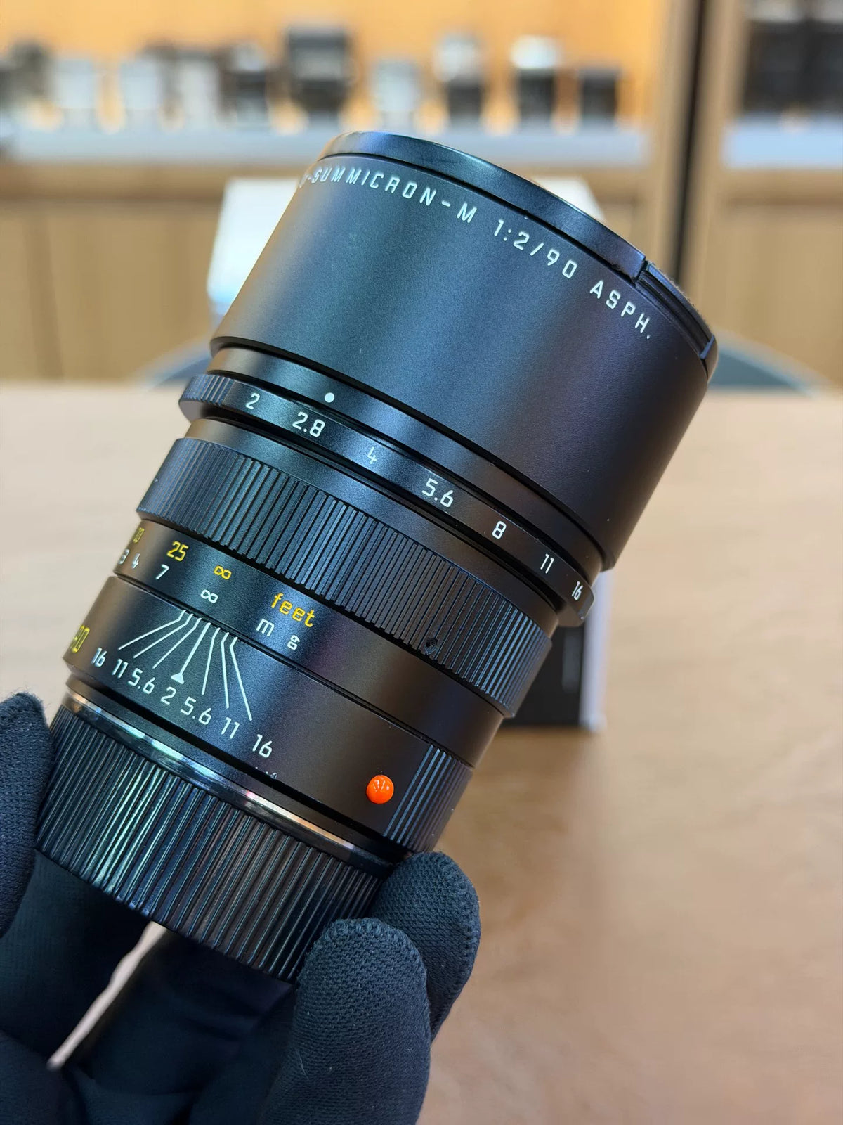 [Pre-owned] Leica APO-Summicron-M 90mm f/2 ASPH Black (11884) — 6-Bit, with Box