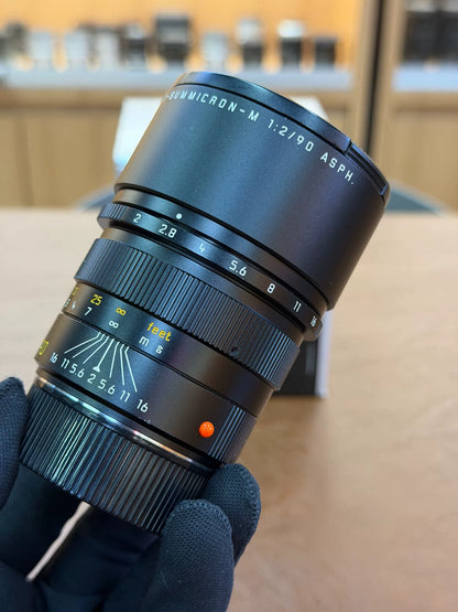 [Pre-owned] Leica APO-Summicron-M 90mm f/2 ASPH Black (11884) — 6-Bit, with Box