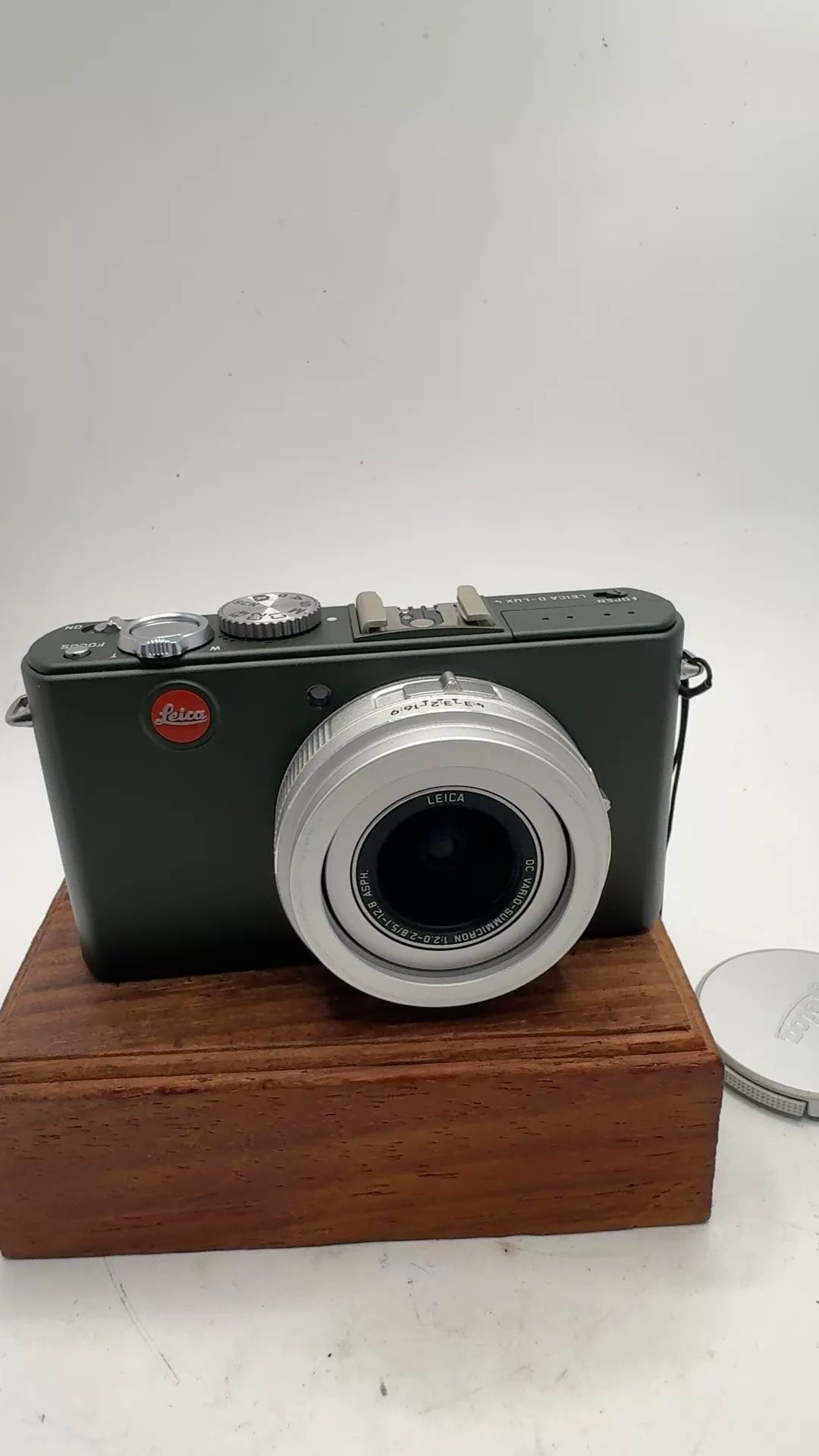 [Pre-owned] Leica D-Lux 4 — Olive Green Limited Edition